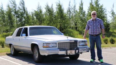 Kurt Eksten med sin vita sommarbil, Cadillac Fleetwood Brougham