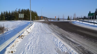 Uppfart vid busshållplats i Gammelby i Lovisa.