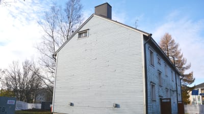 Rivning av hyreshuset i hörnet av Alexandersgatan och Sibeliusboulevarden i Borgå 03.11.17