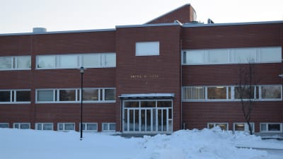 Anttilan koulu i Lojo.