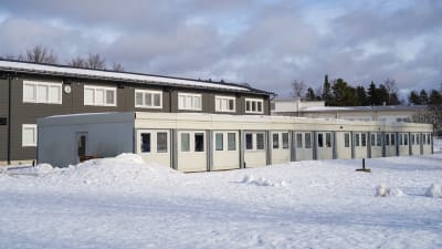 Tillfälliga skolbyggnader.