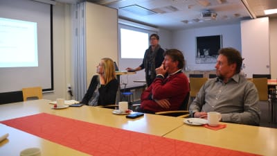 Deltagare vid ett möte arrangerat av Borgå lokalservice.