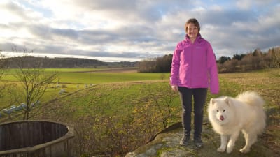 Sanni Kilpinen bor med sin familj i Backgränd. Familjen har valt att inte ansluta sig till fibernätet.