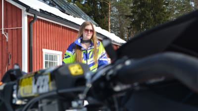 Caroline Wärn tävlar i skotercross.