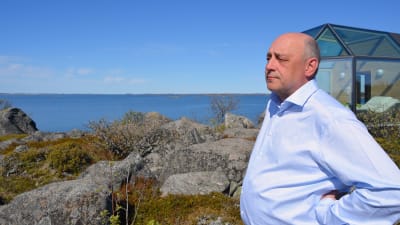 Freddi Skott driver Kalles Inn i Klobbskat i Korsholm.
