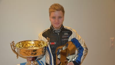 Joni Wiman är årets unga mästare inom bilsport.