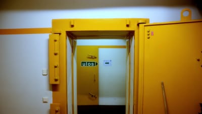 Ståldörrar i befolkningsskydd