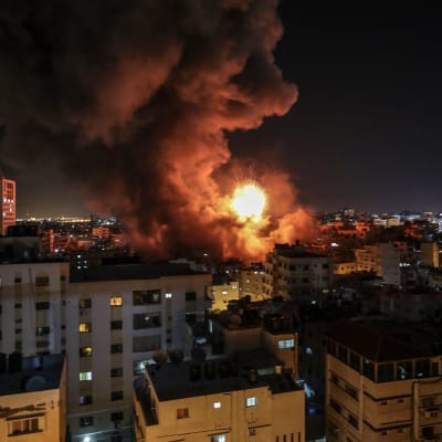 Det palestinska säkerhetsministeriet i Gaza totalförstördes då en israelisk missil träffade byggnaden