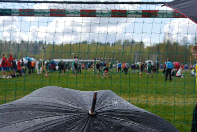 Regnet öser ner på Sjundeå Cup 2015