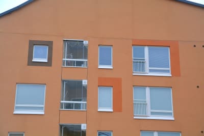 Stort byggnadsområde med färgfulla fasader.