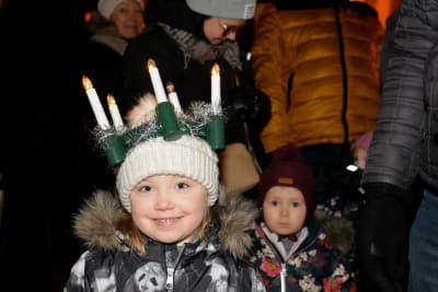 Vilda Lönnström på luciakröningen i Borgå 13.11.2019