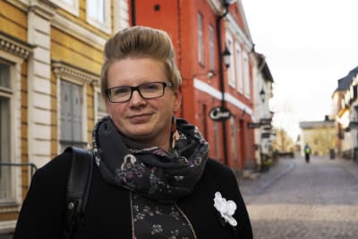 Katja Helenelund i gamla stan i Borgå.