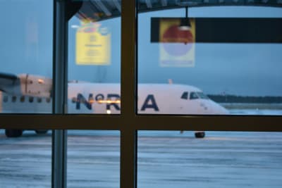 Flygbolaget Norra sköter inrikestrafiken från Karleby-Jakobstad flygplats