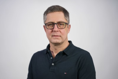 Journalist Antti Kuronen i personporträtt. 