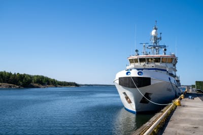 Gränsbevakningens bevakningsfartyg Tursas i Lappvik hamn. 