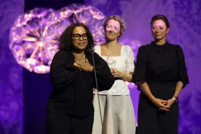 Anna Neye, Frederikke Aspöck och Meta Louise Foldager Sørensen mottar Nordiska rådets filmpris 2023 på Operan i Oslo.