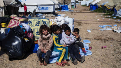 Över hälften av flyktingarna i Baharka i Kurdistan är barn, som behöver särskild omsorg och trygghet. Biståndsorganisationerna gör sig nu redo för en ny väldig flyktingström när offensiven mot Mosul inleds.
