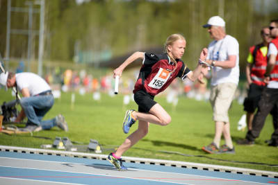 En löpare på stafettkarnevalen 2017