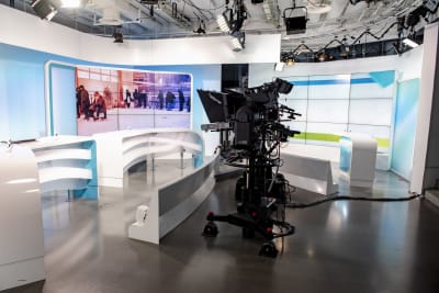 Robottikamera uutisstudiossa.