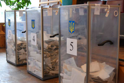 Valsedlar från parlamentsvalet i Ukraina år 2019.