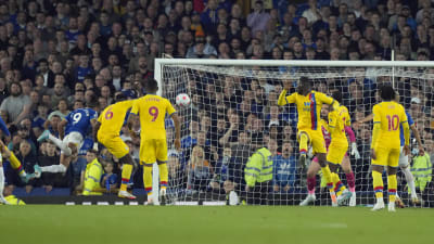 Everton tar ledningen och vinner över Crystal Palace.