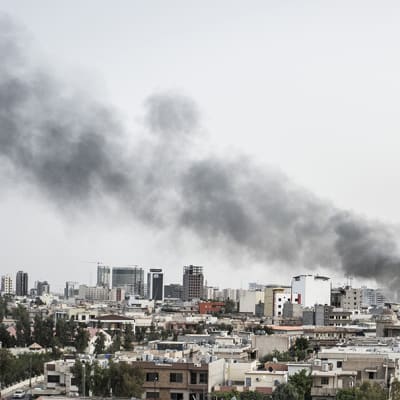 Savu nousee autopommin räjähdettyä kurdialueen pääkaupungissa Erbilissä