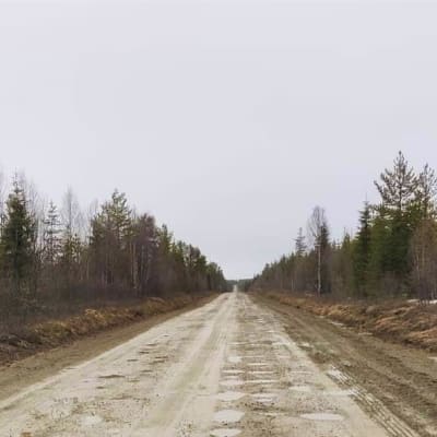 Pokan tie Inarin ja Kittilän välillä keväällä 2022.