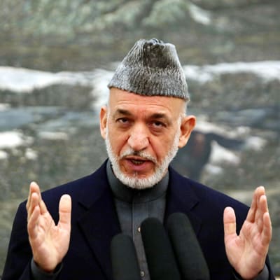 Afganistanin heimopäälliköt vaativat maan presidentin Hamid Karzain (kuvassa) kirjoittavan turvallisuussopimuksen Yhdysvaltojen kanssa.