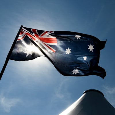 Australian lippu heiluu salossa.