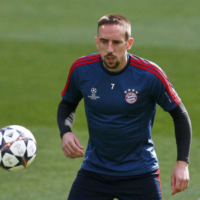 Bayern Münchenin Franck Ribery alkulämmittelyssä.
