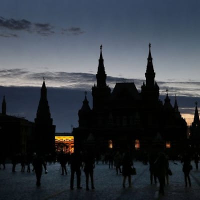 Kreml pimeänä.