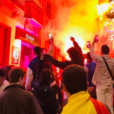 Marokon kannattajat juhlivat Malagan kaduilla.