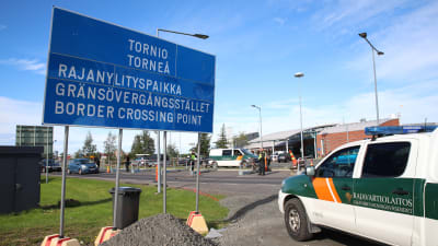 Gränsbevakningens bil på finsk-svenska gränsen i Torneå.