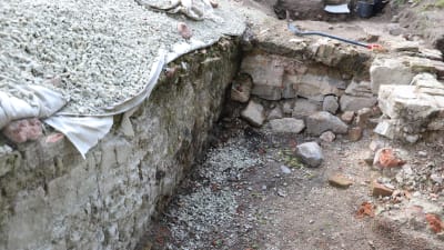 Tegelkonstruktion vid Aboa Vetus ars Novas arkeologiska utgrävningar