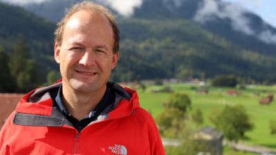 Harald Kunstmann uppe på institutets tak i Garmisch-Partenkirchen.