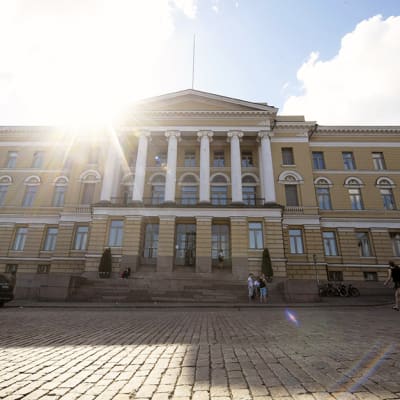 Helsingin yliopiston päärakennus 26. toukokuuta 2014. 