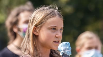 Den svenska klimataktivisten Greta Thunberg hör till förhandsfavoriterna i år. Om hon vinner skulle hon bli den näst yngste vinnaren av Nobels fredspris efter Malala Yousafzai från Pakistan som belönades år 2012.