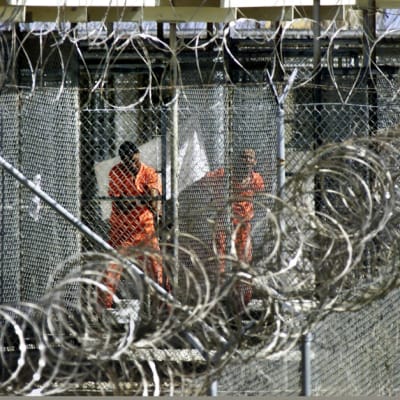 Vankeja Guantanamossa tammikuussa 2002.