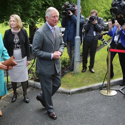 Prinssi Charles ja Cornwallin herttuatar Camilla saapumassa Galwayn yliopistolle Irlannissa tiistaina.