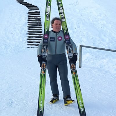 Kalle Mäkelä aloitti mäkihyppäämisen nelljänkymmenen vuoden jälkeen