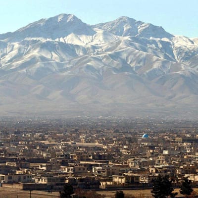 Näkymä Kabulista ja sitä reunustavista vuorista.