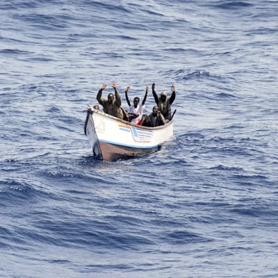 Epäiltyjä merirosvoja Somalian rannikolla vuonna 2009.