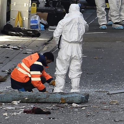 Poliisin tutkijoita Pariisin Saint-Denis'n lähiössä 18. marraskuuta.