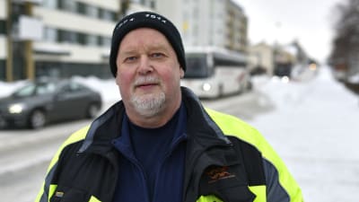 Porträtt av Pertti Lähteenmäki.