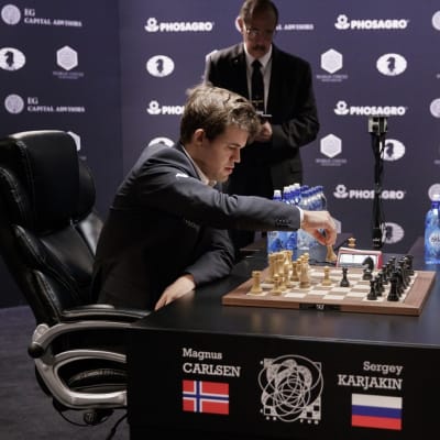 Magnus Carlsen ja Sergei Karjakin kuvassa