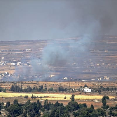 Savua nousi Syyrian puolella Quneitran maakunnassa, Golanin kukkuloilla, 24. kesäkuuta 2017.  