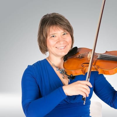 laulaja, viulisti Sanna Mansikkaniemi