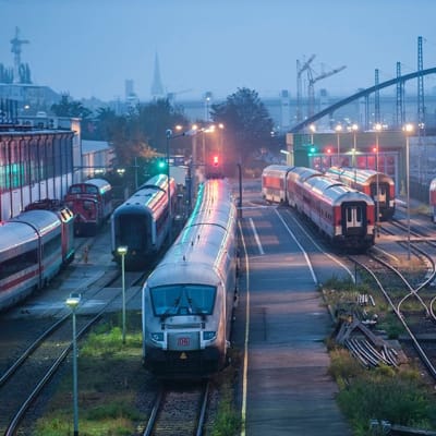 Matkustajajunat seisoivat lakon vuoksi Berliinin päärautatieasemalla Saksassa 18. lokakuuta 2014.