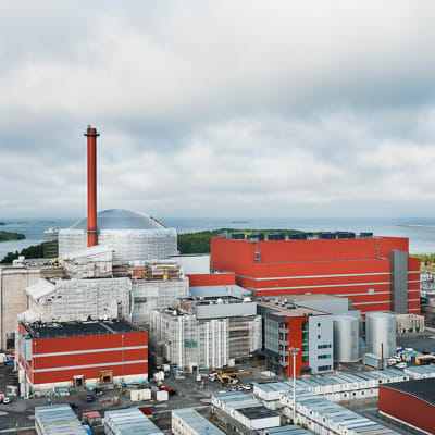 Teollisuuden Voiman rakenteilla oleva Olkiluoto 3 -ydinvoimala heinäkuussa 2013.