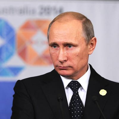 Venäjän presidentti Vladimir Putin vastaamassa toimittajien kysymyksiin G20-kokouksessa Brisbanessa 16. marraskuuta.